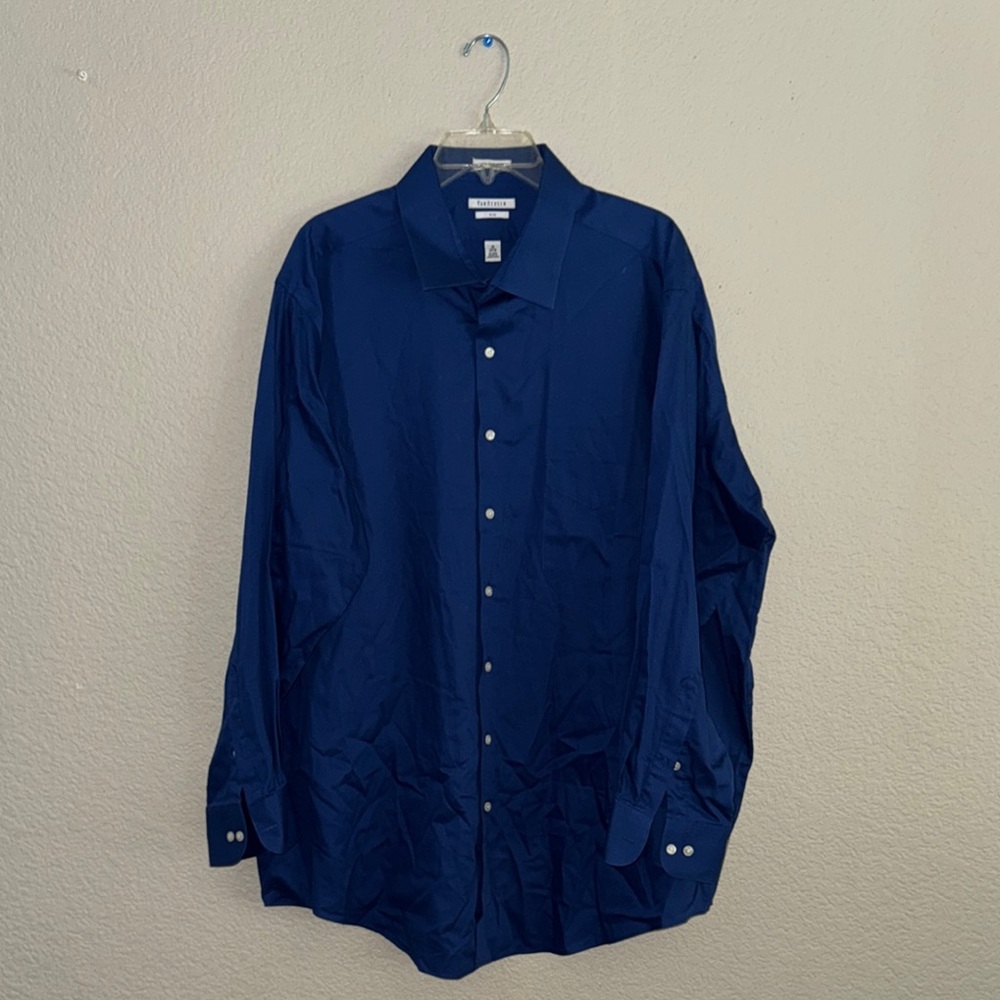 Van Heusen drk blue Men's Button Down Shirt
